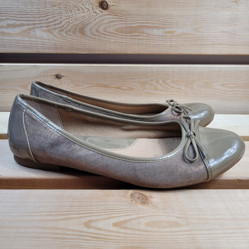 B.O.C beige flats womens size 6